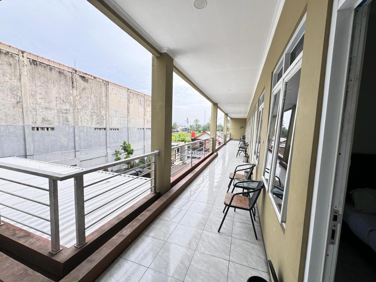 Fakhira Residence Hotel Tjiandjur Exterior foto