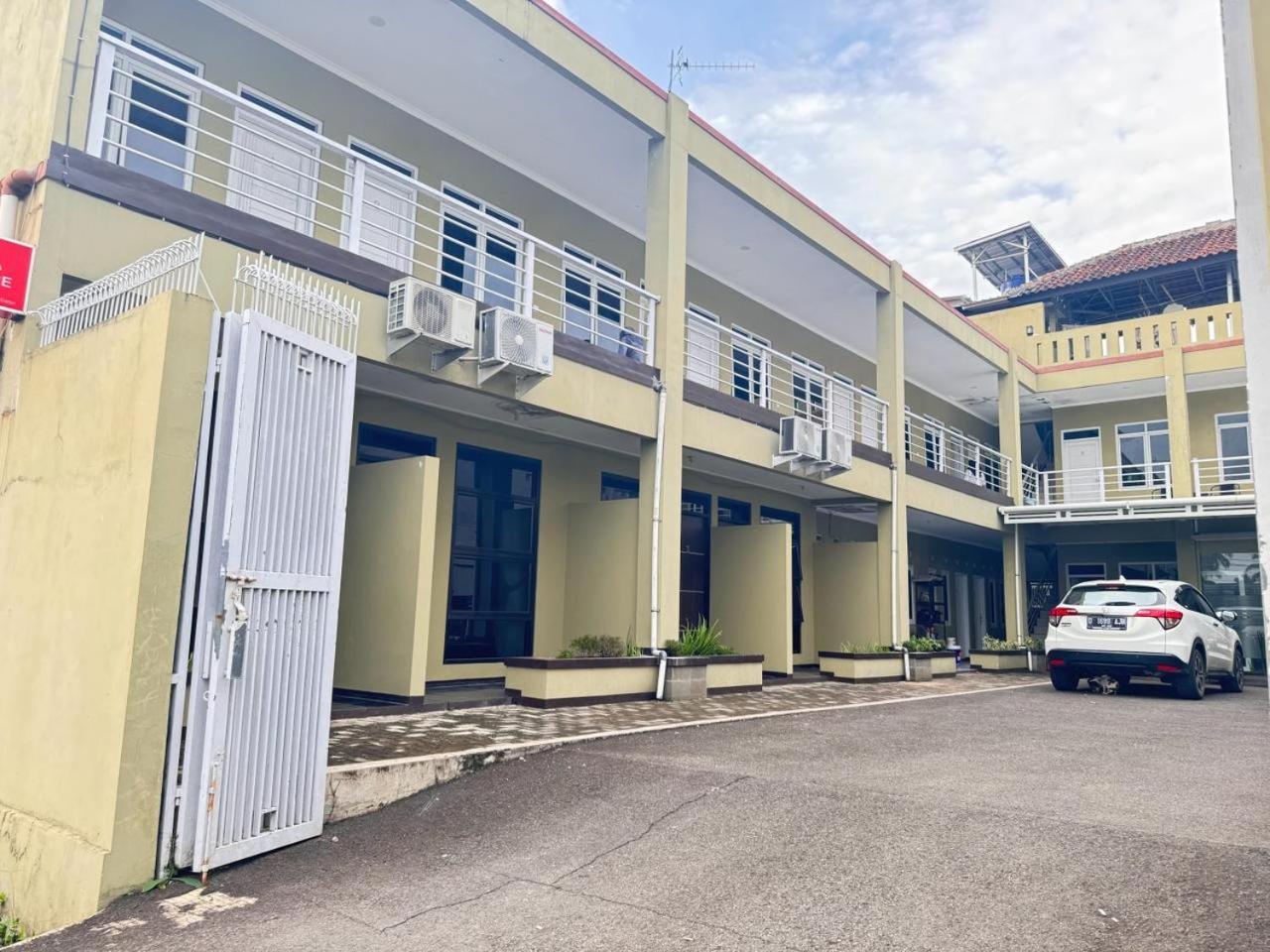 Fakhira Residence Hotel Tjiandjur Exterior foto