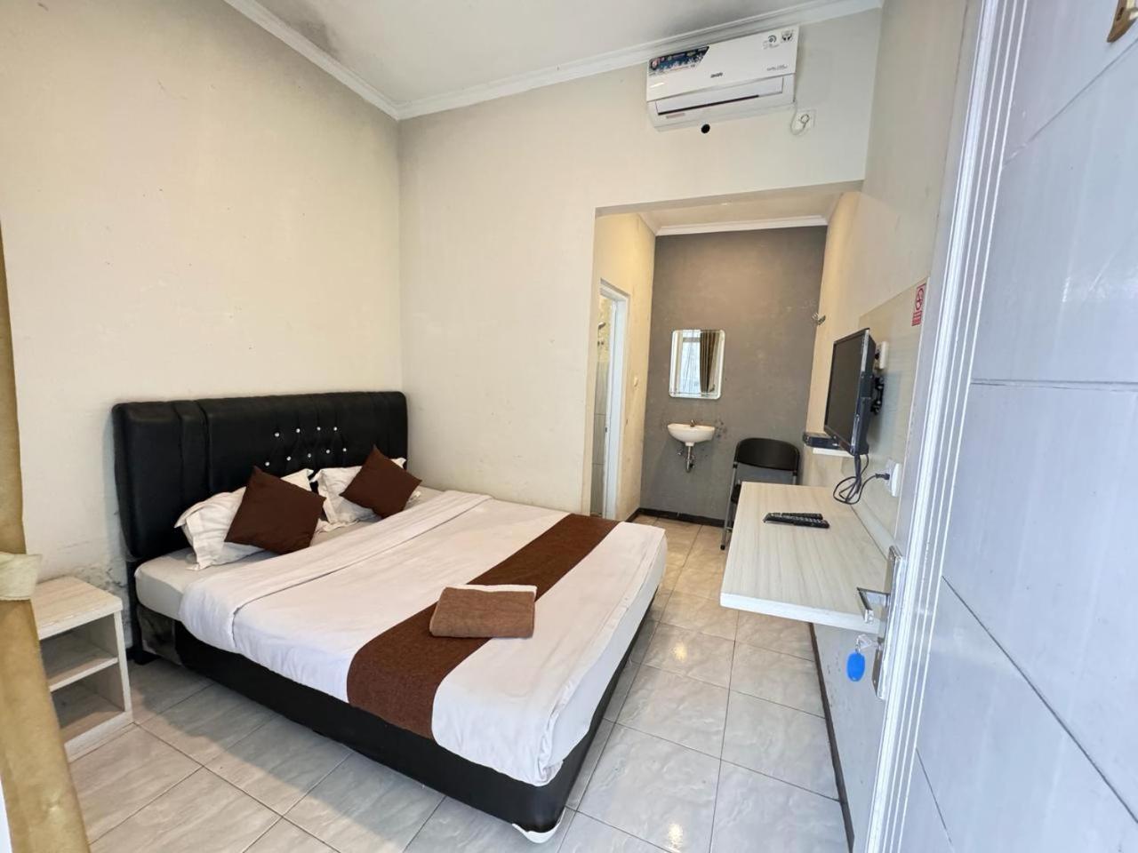 Fakhira Residence Hotel Tjiandjur Exterior foto