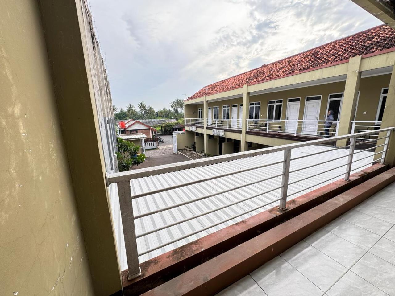 Fakhira Residence Hotel Tjiandjur Exterior foto