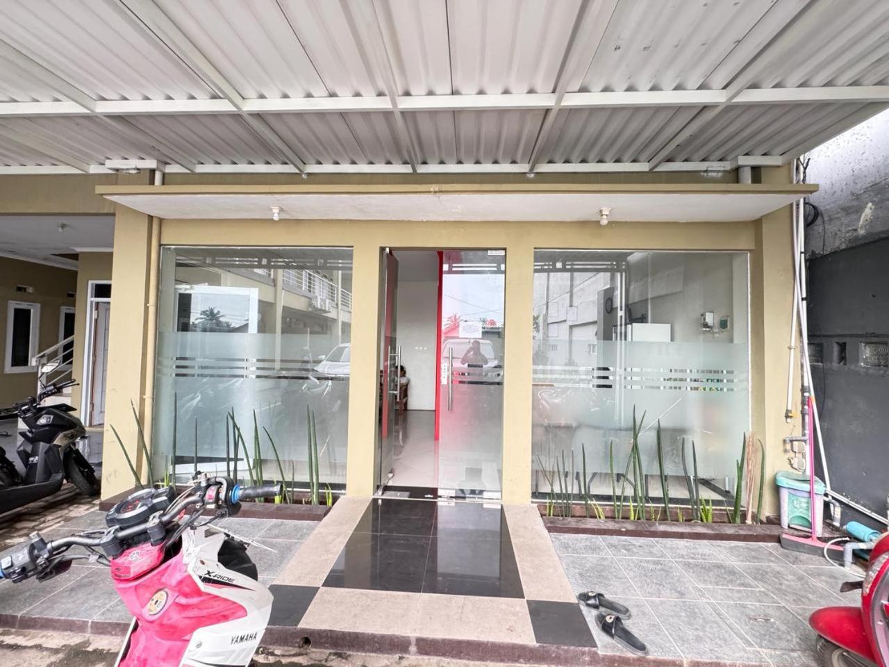Fakhira Residence Hotel Tjiandjur Exterior foto
